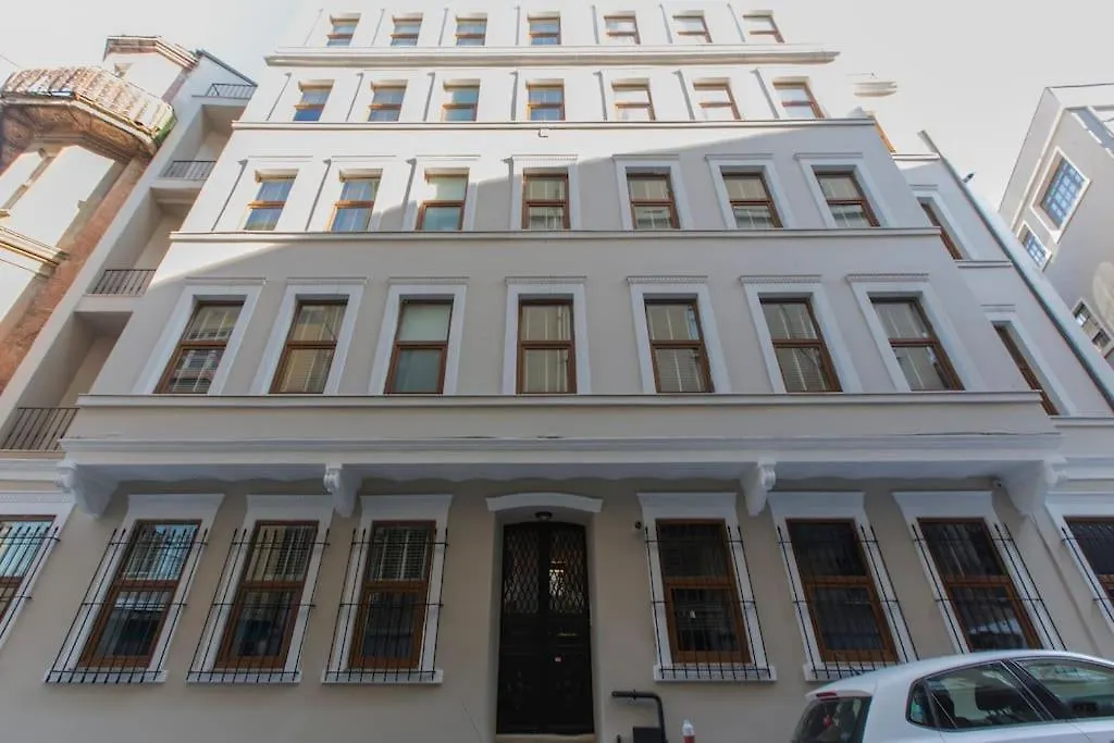 Architect Jonas Generous 85 Sqm Apartment Full Of Art Istanbul Turkey