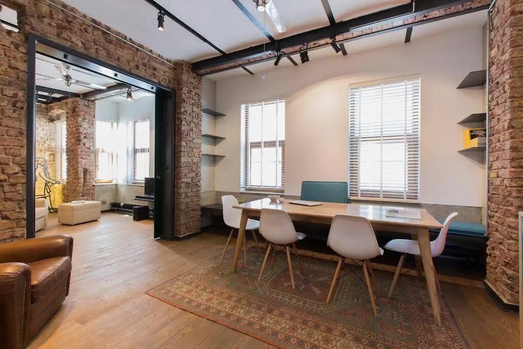 Architect Jonas Generous 85 Sqm Apartment Full Of Art contacts